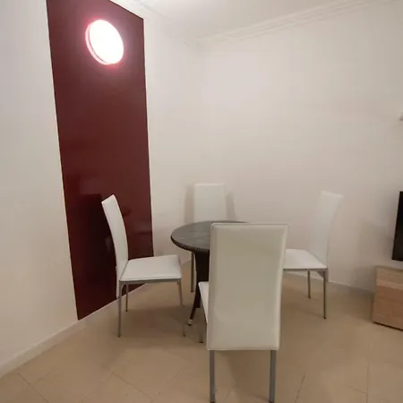 Green Park Apartment *